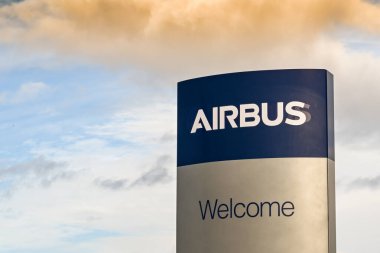 Broughton, Wales - Mart 2020: Broughton Airbus planının girişindeki 