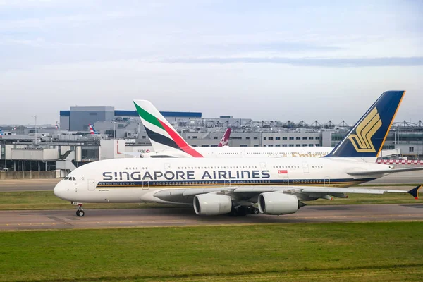 Лондон Англия Ноябрь 2018 Супергигантский Самолет Airbus A380 Эксплуатируемый Singapore — стоковое фото