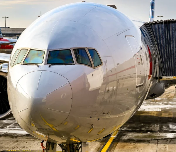 Londres Inglaterra Noviembre 2018 Nariz Avión Larga Distancia Boeing 777 —  Fotos de Stock