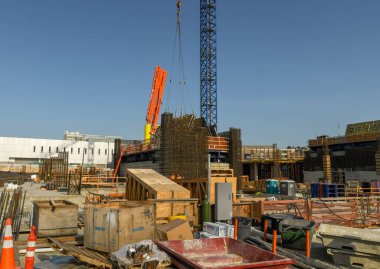 SEATTLE, WASHINGTON Eyaleti, ABD - HAZİRAN 2018: Seattle şehir merkezindeki bir inşaat alanının geniş açı görüntüsü.