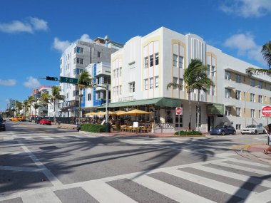 Miami Beach, Florida 'daki Ocean Drive' daki Art Deco binaları.