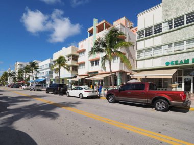 Miami Beach, Florida 'daki Ocean Drive' daki Art Deco binaları.