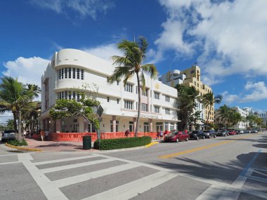Miami Beach, Florida 'daki Ocean Drive' daki Art Deco binaları.
