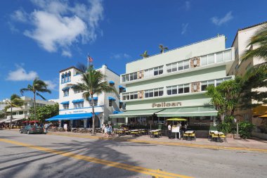 Miami Beach, Florida 'daki Ocean Drive' daki Art Deco binaları.