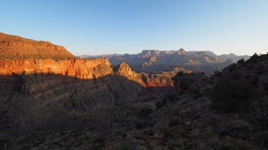 New Hance Patikası 'nda sabahın erken saatlerinde Büyük Kanyon Ulusal Parkı, Arizona.