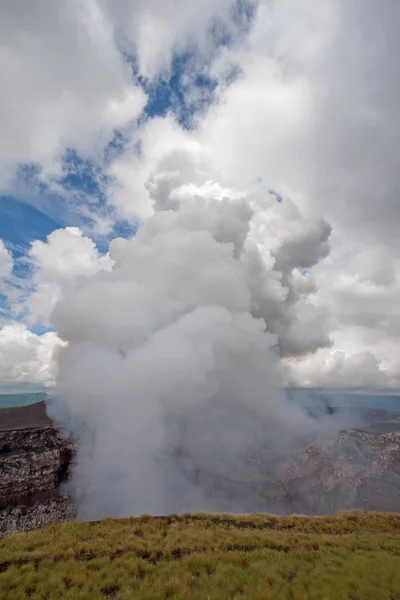 Masaya Volcano που εκπέμπει αέριο διοξείδιο του θείου στη Masaya, Νικαράγουα. — Φωτογραφία Αρχείου