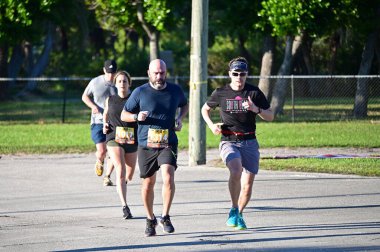 Key Biscayne yarı maraton ve 10 km yarışı Aralık 2019.