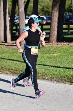 Key Biscayne yarı maraton ve 10 km yarışı Aralık 2019.