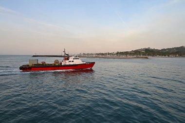 Gündoğumunda Santa Barbara, Kaliforniya 'daki Stearns Rıhtımı.