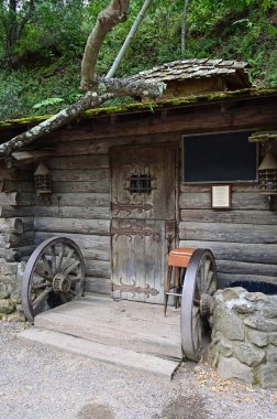Santa Barbara, California yakınlarındaki Stagecoach Yolu 'ndaki Soğuk Bahar Tavernası..