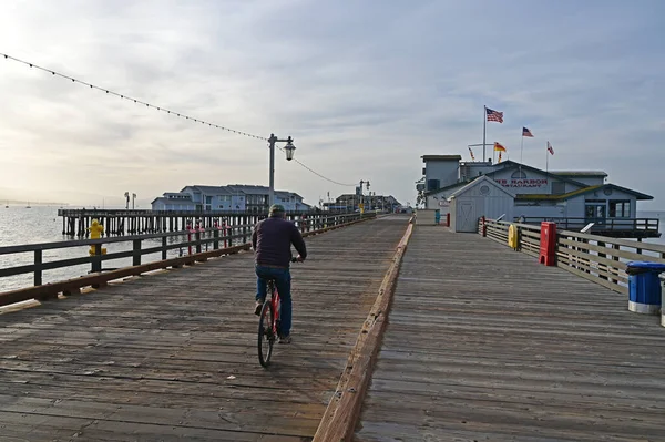 Stearns Wharf a Santa Barbara, California all'alba . — Foto Stock