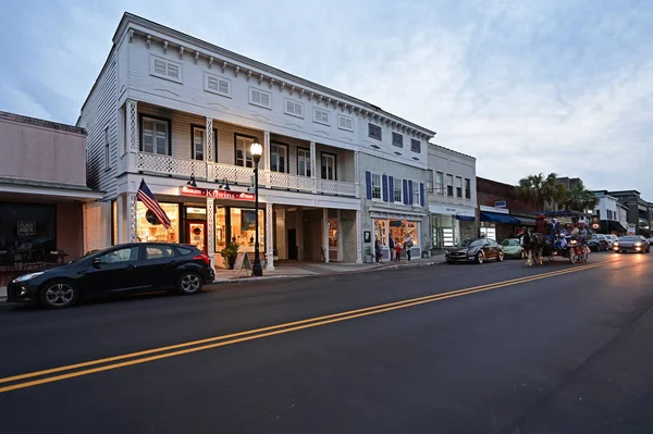 Beaufort, Carolina do Sul bairro histórico ao longo Bay Street ao entardecer . — Fotografia de Stock