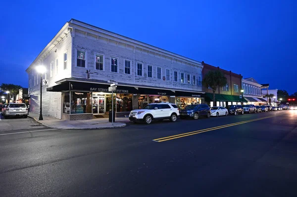 Beaufort, Caroline du Sud quartier historique le long de Bay Street au crépuscule . — Photo