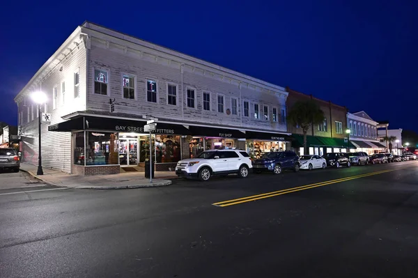 Beaufort, Karolina Południowa historyczna dzielnica wzdłuż Bay Street o zmierzchu. — Zdjęcie stockowe