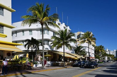 Miami Beach, Florida 'daki Ocean Drive' daki Art Deco binaları.