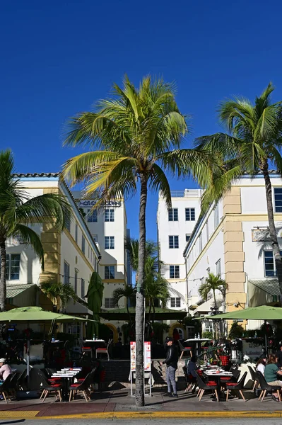 Edificios Art Deco en Ocean Drive en Miami Beach, Florida . — Foto de Stock