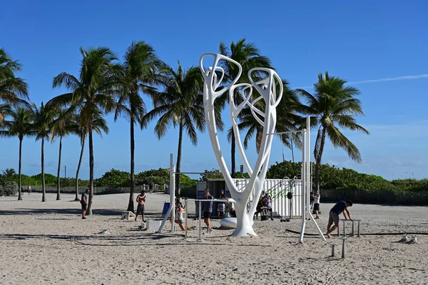 Área de ejercicio en la playa en Ocean Drive en Miami Beach, Florida . — Foto de Stock