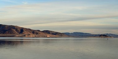 Piramit Gölü, Nevada Açık sakin kış öğleden sonra.