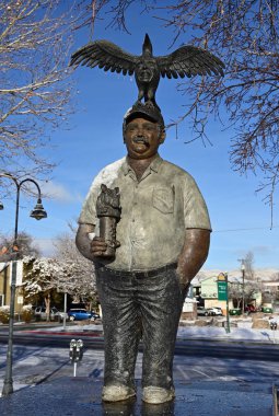 Reno, Nevada 'da Carolyn Guerra' nın Gergedan Heykeli.