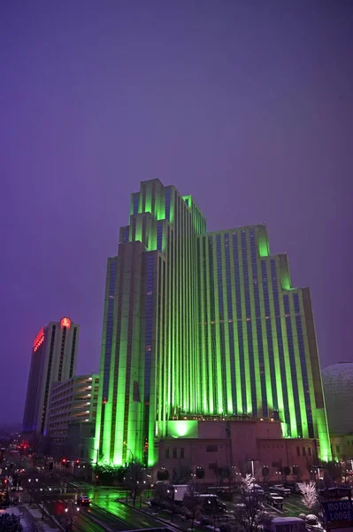 Silver Legacy Resort Casino em Reno, Nevada à noite . — Fotografia de Stock