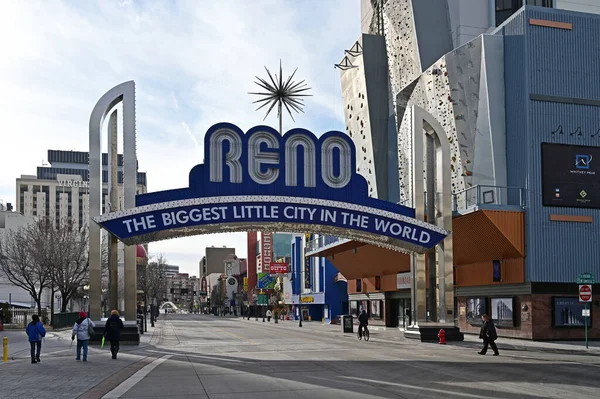 A maior pequena cidade do mundo assina em Reno, Nevada de manhã . — Fotografia de Stock