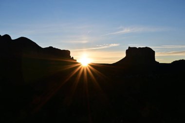 Gündoğumu Sedona, Arizona 'nın doğusunda..