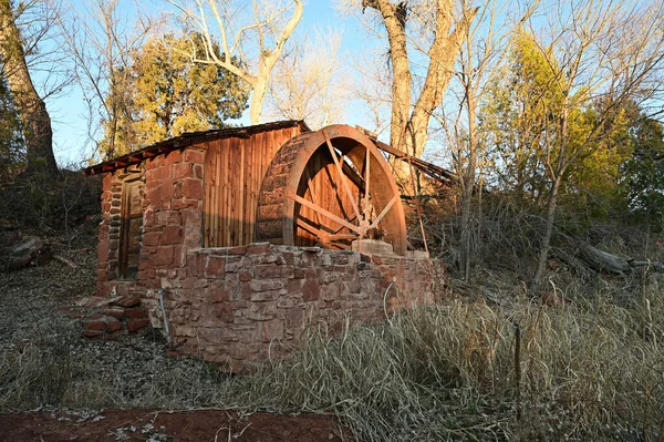 Sedona, Arizona yakınlarındaki Katedral Rock ve Hilal Ay Çiftliği. — Stok fotoğraf