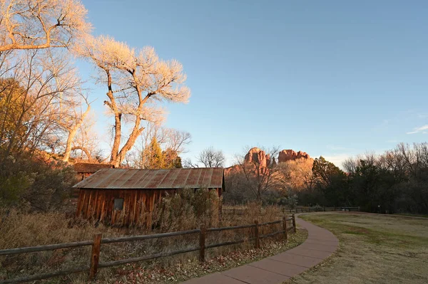 Catedral Rock and Crescent Moon Ranch cerca de Sedona, Arizona . — Foto de Stock