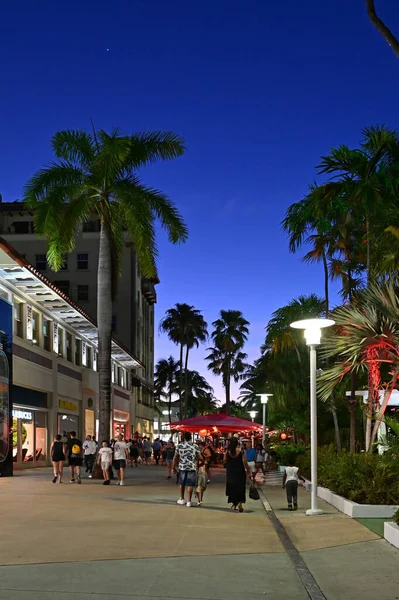 Lincoln Road Mall on Miami Beach, Florida. — Stok fotoğraf