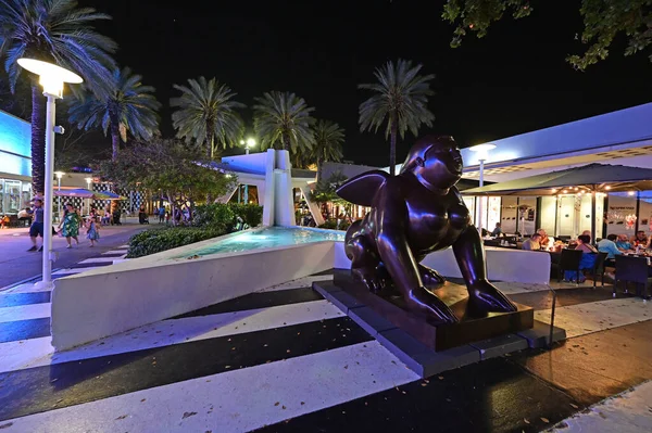 Fernando Botero sculpture on Lincoln Road Mall in Miami Beach, Florida. — Stock Photo, Image