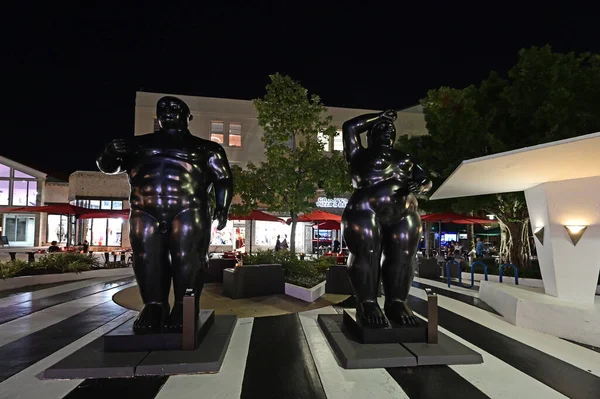 Fernando Botero escultura em Lincoln Road Mall em Miami Beach, Flórida . — Fotografia de Stock