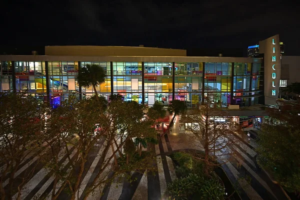 Regal South Beach cinemas on Lincoln Road Mall in Miami Beach, Florida at night. — 스톡 사진