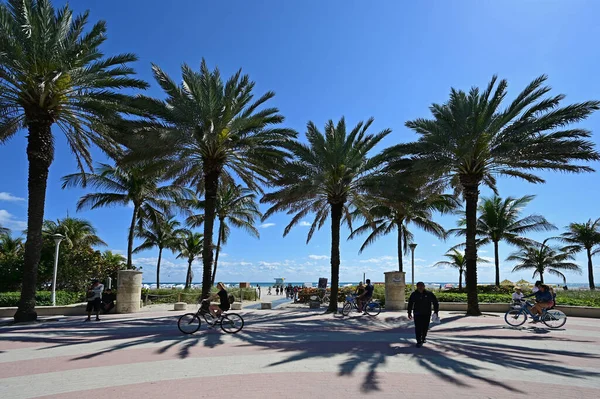 Miami Beach, Florida at Lincoln Road. — Stok fotoğraf