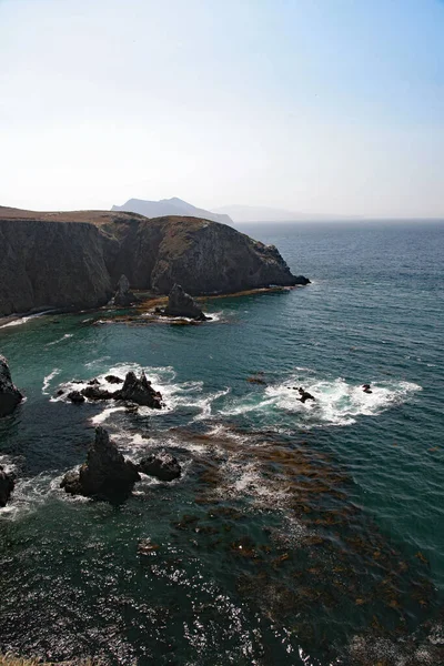 Rugged coast of East Anacapa Island in Channel islands national park, California. — ストック写真