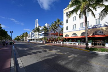 Miami Beach, Florida 'da Ocean Drive Coronavirus Otel, restoran ve plaj kapatma.