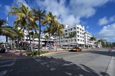 Miami Beach, Florida 'da Ocean Drive Coronavirus Otel, restoran ve plaj kapatma.