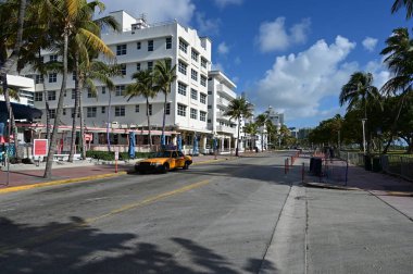 Miami Beach, Florida 'da Ocean Drive Coronavirus Otel, restoran ve plaj kapatma.