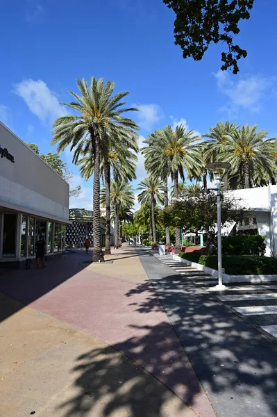 Lincoln Road Mall, Miami Beach, Florida Coronavirus Otel, restoran ve sahil kapatma. — Stok fotoğraf