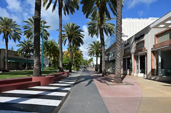 Lincoln Road Mall, Miami Beach, Florida Coronavirus Otel, restoran ve sahil kapatma. — Stok fotoğraf