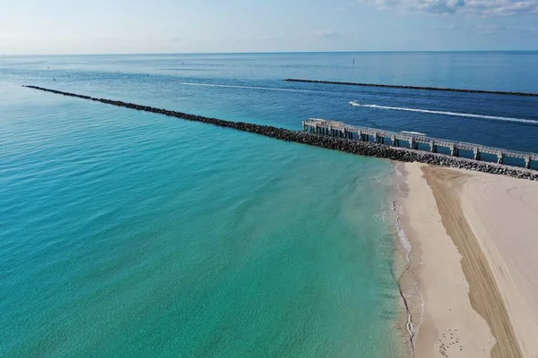 Regierung kappt Stege in Miami Beach, Florida. — Stockfoto