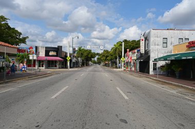 Calle Ocho - 8. Cadde - Miami, Florida 'da Coronavirus Oteli, bar ve restoran kapanışları.
