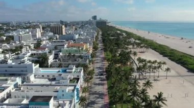 Okyanus Yolu ve Miami Plajı 'nın havadan görüntüsü, Coronavirus kapanışı altında Florida.