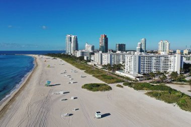 Florida, Miami Beach 'teki Güney Sahili ve Lummus Parkı' nın hava görüntüsü COVID-19 'un kapatılmasına bağlı..