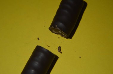 Hediyeler için dolgulu çikolatalar yakın plan.