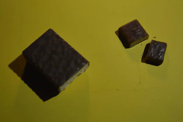 Close-up de chocolates com enchimento de presentes — Fotografia de Stock