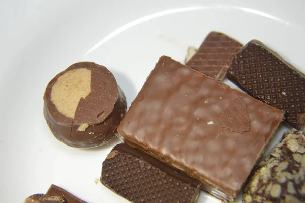 Close-up de chocolates com enchimento de presentes — Fotografia de Stock