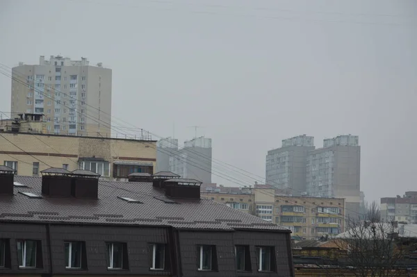 Panorama van de gevels van residentieel appartement met meerdere verdiepingen — Stockfoto