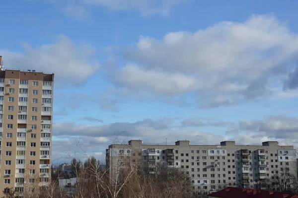 Панорама многоэтажных жилых домов района — стоковое фото