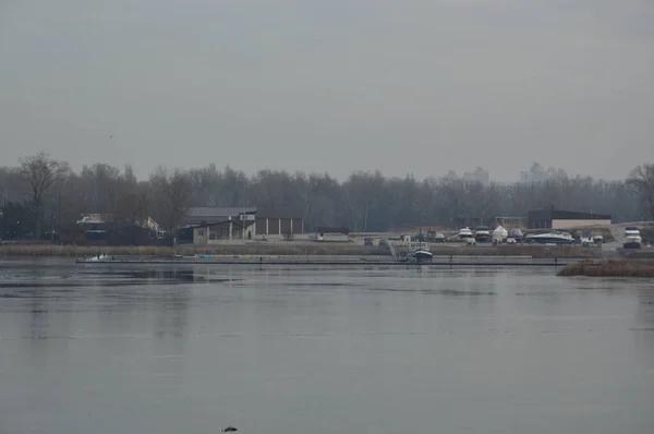 Panorama of the winter Dnieper river in Kiev, Ukraine — Stock Photo, Image