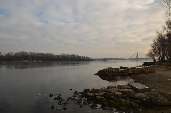 Panorama del río Dnieper de invierno en Kiev, Ucrania —  Fotos de Stock